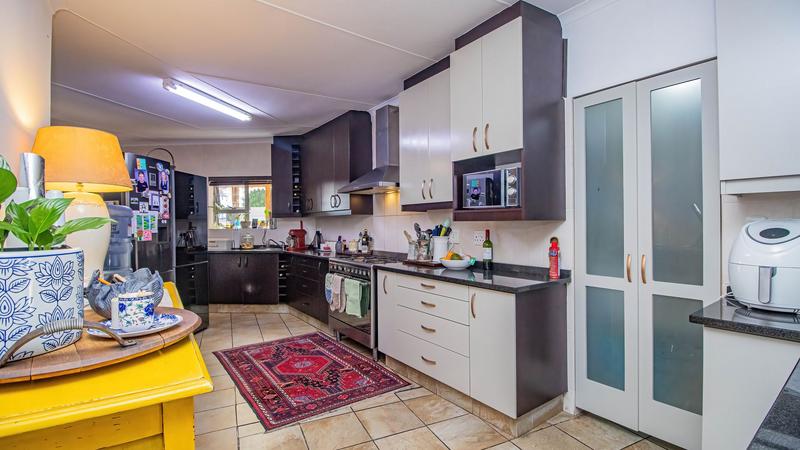 5 Bedroom Property for Sale in Fraaiuitsig Western Cape